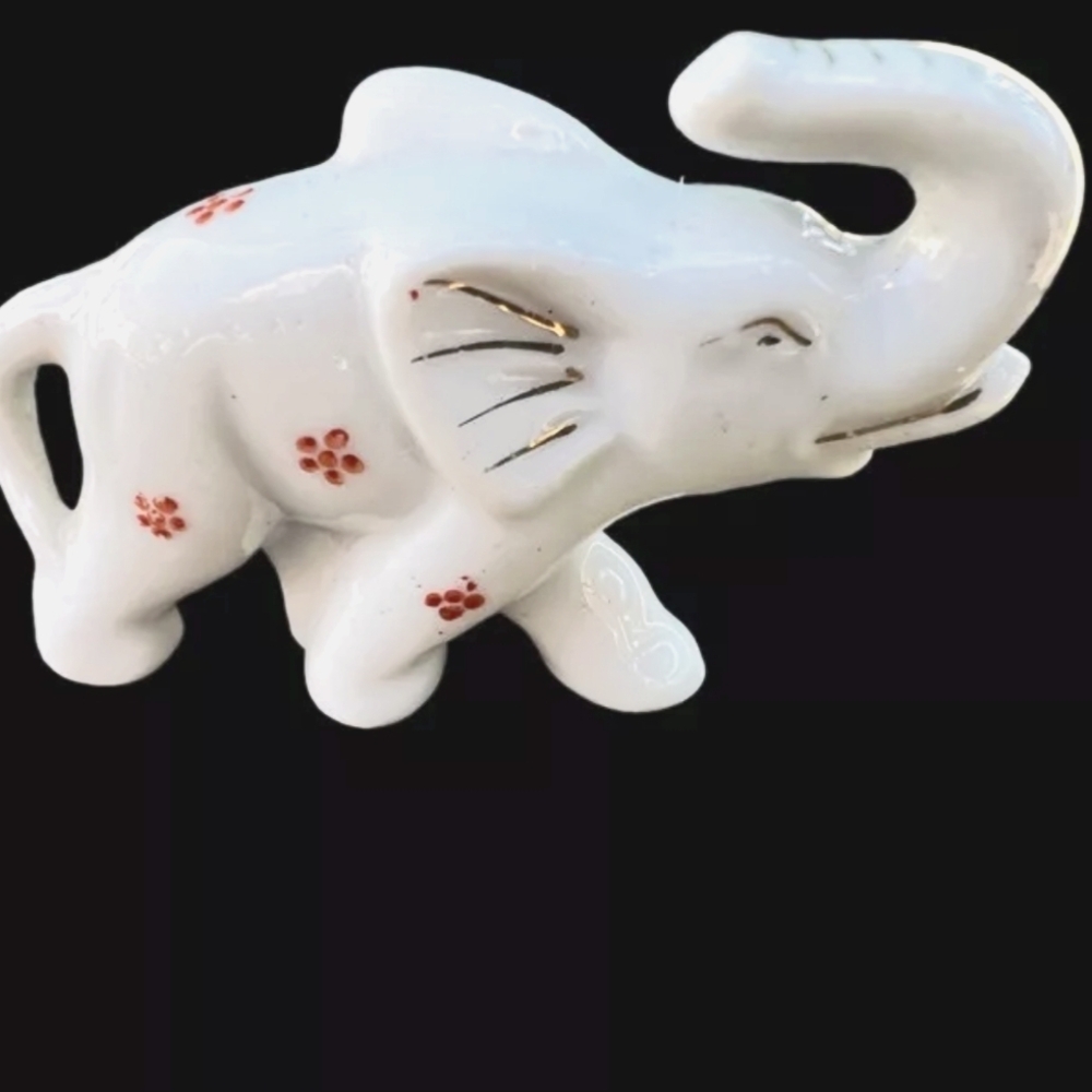 Vintage White Gold Porcelain Pottery Ceramic Elephant Figurine Made in Japan